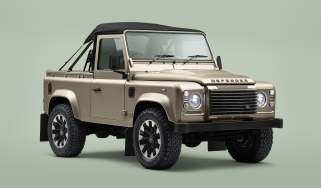 Land Rover Defender Soft Top - front 3/4 static